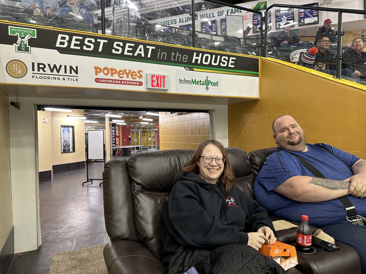 PortageTerriers's tweet photo. Darby Dickson was our #Technometalpost #Irwinflooring #Popeyes Best Seat in the House Winner and Melissa Vuignier was the #BPPlaP season ticket holder of the game.

FULL STORY &amp; PHOTO GALLERY: https://t.co/Ia76pGvbQz https://t.co/W2jmvCA8II