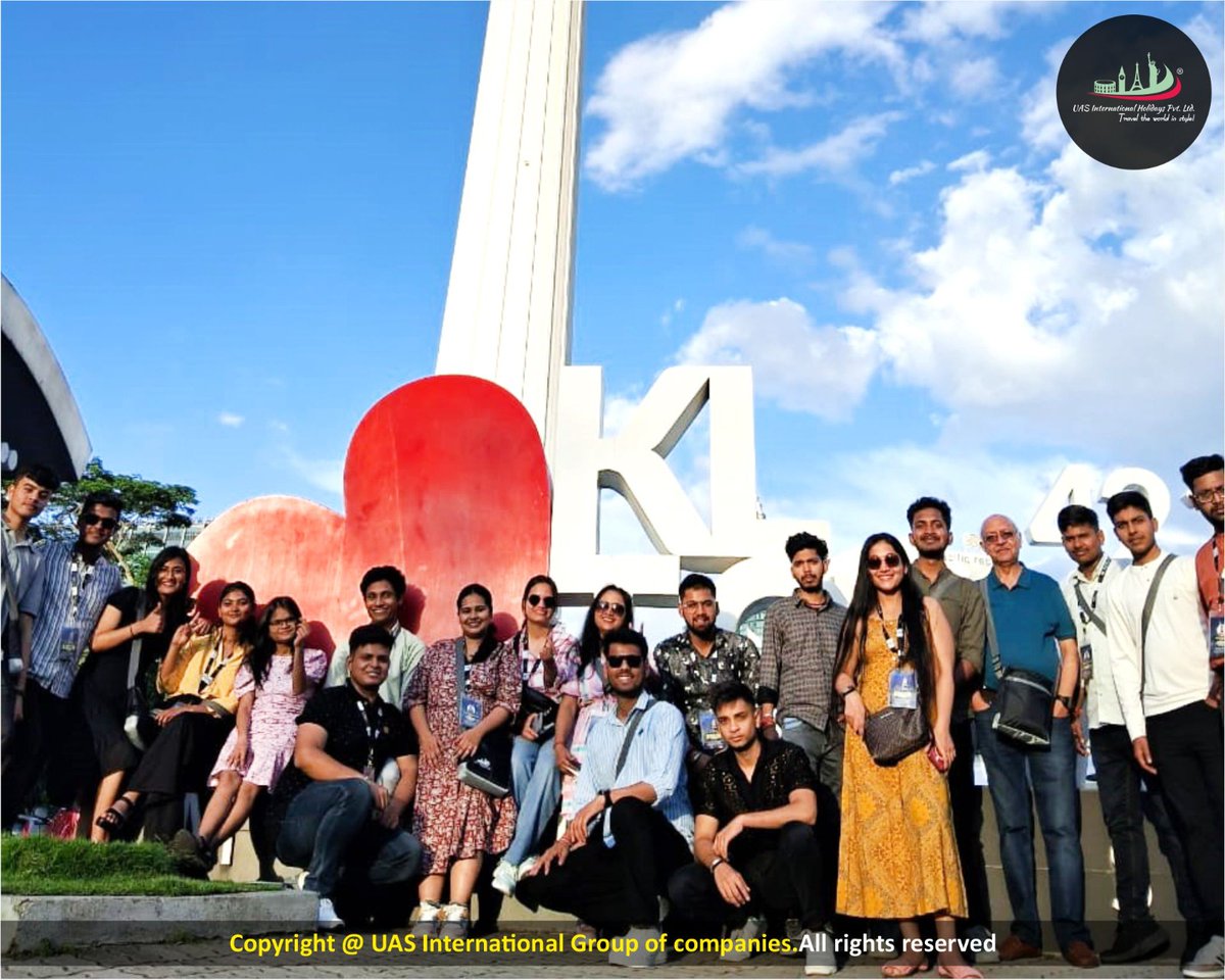 UasInternationa's tweet image. 🌈Students reaching new heights of excitement at the iconic Petronas Twin Towers and KL Tower in Malaysia! 🇲🇾👩‍🎓

#StudentExplorers #MalaysiaAdventures #PetronasTwinTowers #KLTowerExperience #EducationalJourney