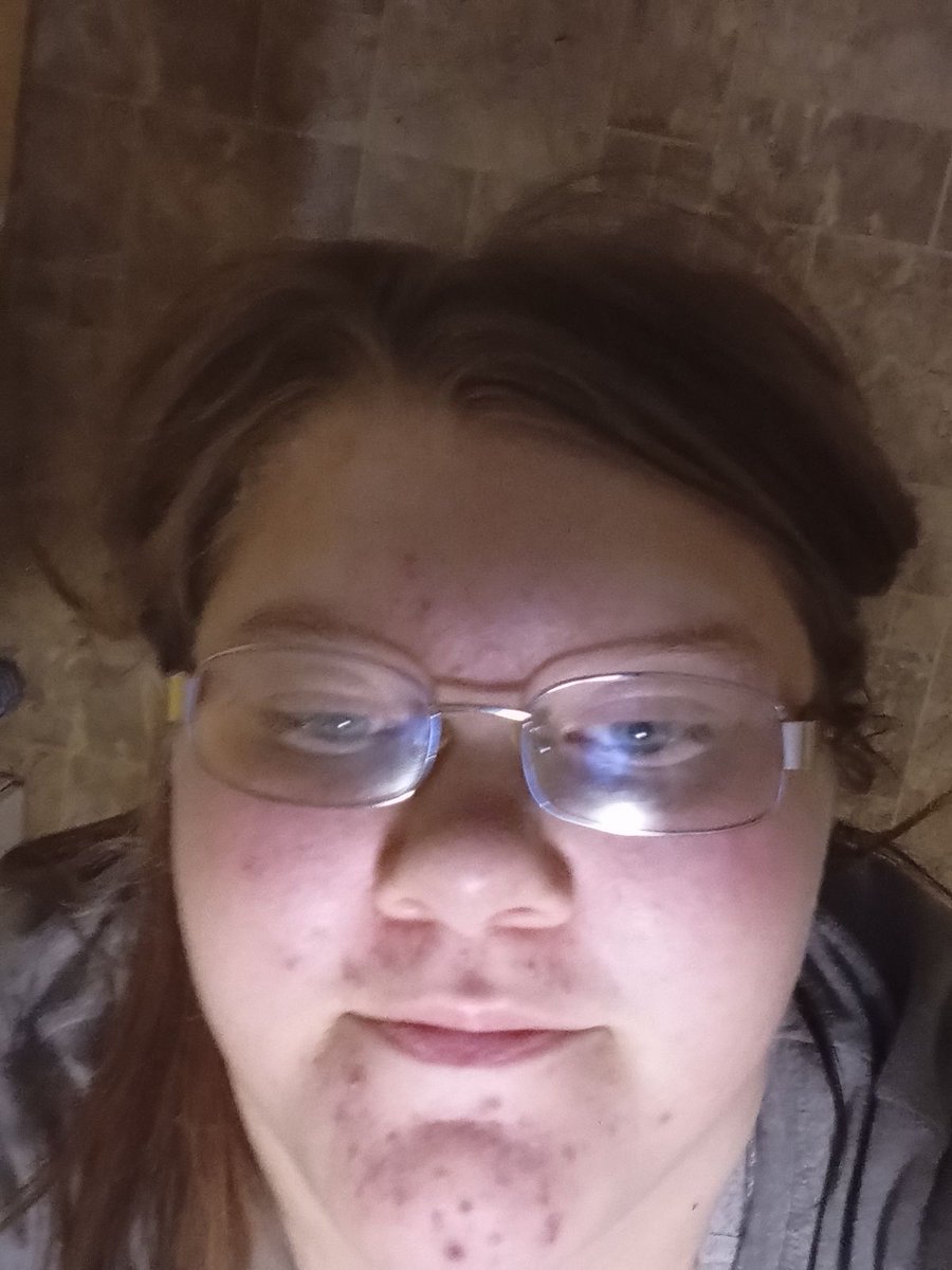tweee3ter's tweet photo. @saelols It's a weird pic of my gf https://t.co/zCfXaJI7cI