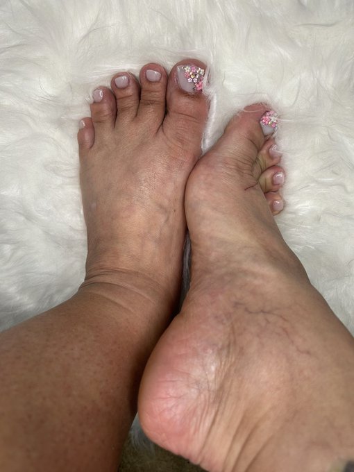 Sorry not sorry if I annoyed some of you with my nail posts. This is what I am doing now and I&rsquo;m in love<a href="/tag/throne"class="tags"><span>#throne</span></a>