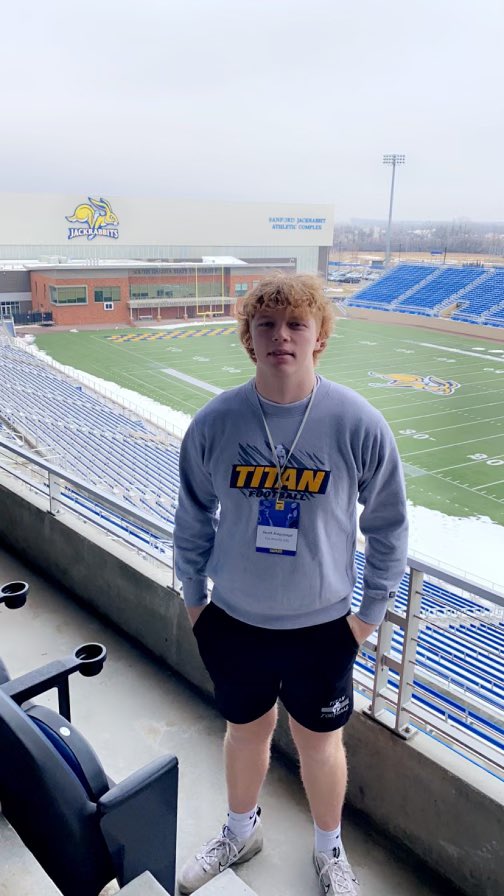Jongejeugd_67's tweet photo. Thank you for the great Jr day @dfreund7 @CoachRyanOlson @GoJacksFB ! Excited to get back up soon. https://t.co/BmSVgWBGxO