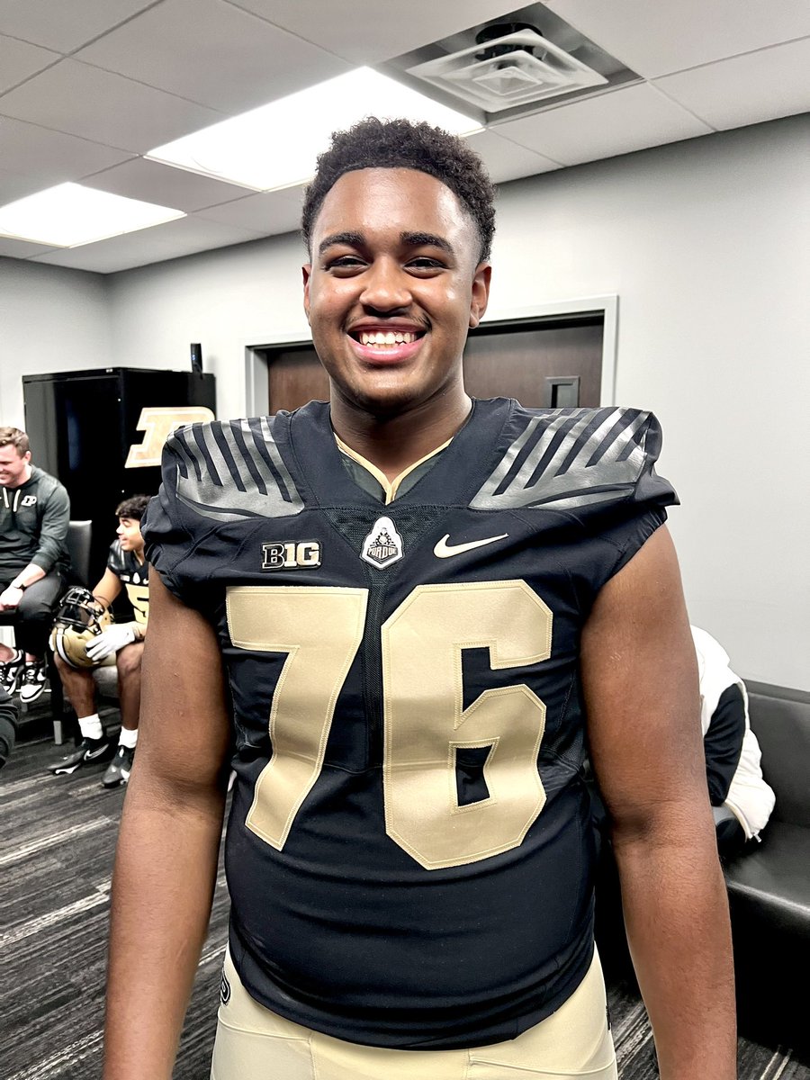 Thank you Coach @mjohnson7672, @Coach_Walters, and @BoilerFootball for having me and my family out for a Junior Day today! Had a great time!!! Boiler Up!!!🚂🚂🚂 @Angelmatute_17 @coachgilbert10 @ShamrockFB @gridiron_gang_ @IndianaPreps @PrepRedzoneIN @Bryan_Ault @SWiltfong247