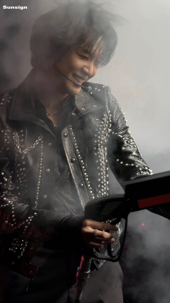 nyamdhh_'s tweet photo. โห แฮชานรูปนี้รอยยิ้มสดใสมาก เหมือนฝนตกตอนหน้าแล้ง เหมือนเห็นสายรุ้งขึ้นกลางแจ้ง ฟูลซันท่ามกลางหมอกควันสุดๆ 🥺🥺 https://t.co/2Ak2dxaPHb
