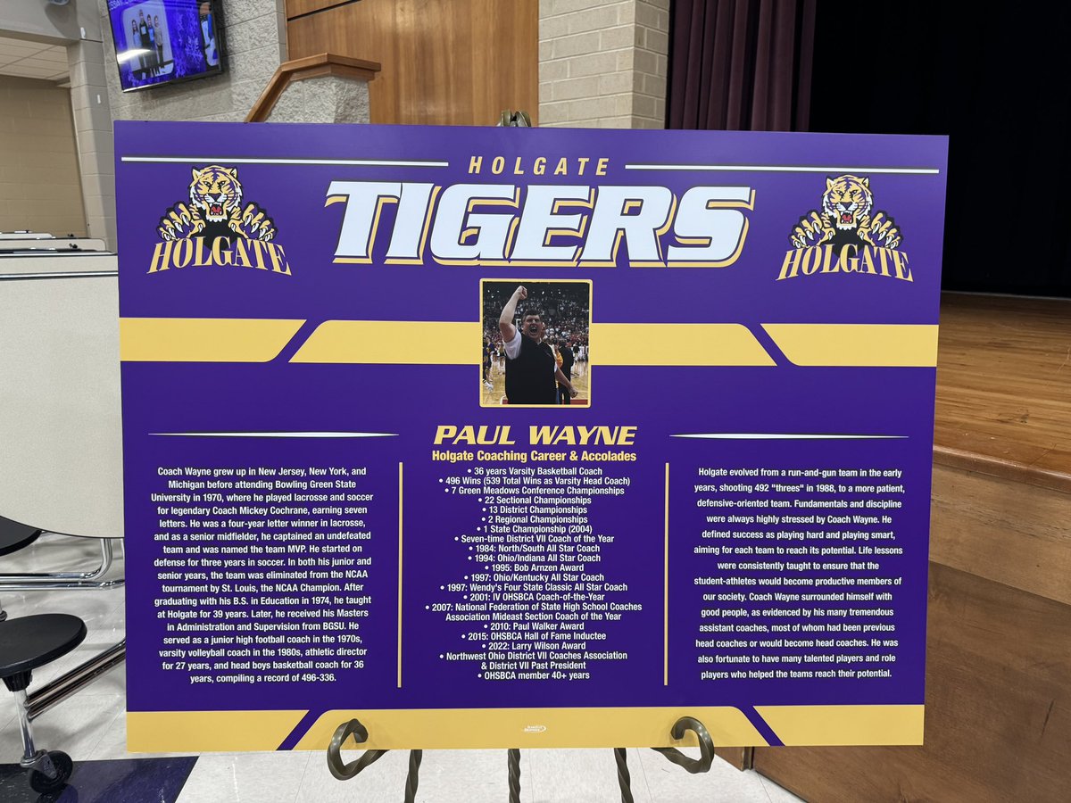 harris33sarah's tweet image. nobody more deserving. a wonderful evening honoring the 20 years since the 2004 state championship team, and one of the best coaches in NWO. Coach Wayne, you are a treasure.💜 Holgate is so lucky to be getting a court named after someone so special.