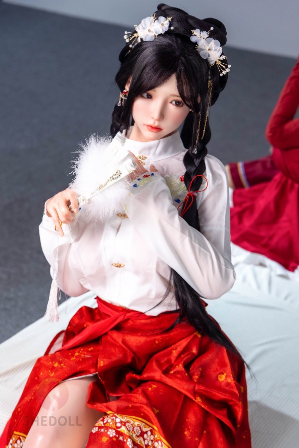 Kanadoll_com's tweet photo. The beauties of SHEDOLL have already shot their New Year's photos in advance, so festive!😍#shedoll #kanadoll #chinesenewyear #2024 #siliconedoll #lovedoll #photography https://t.co/2xgCI5BXPv