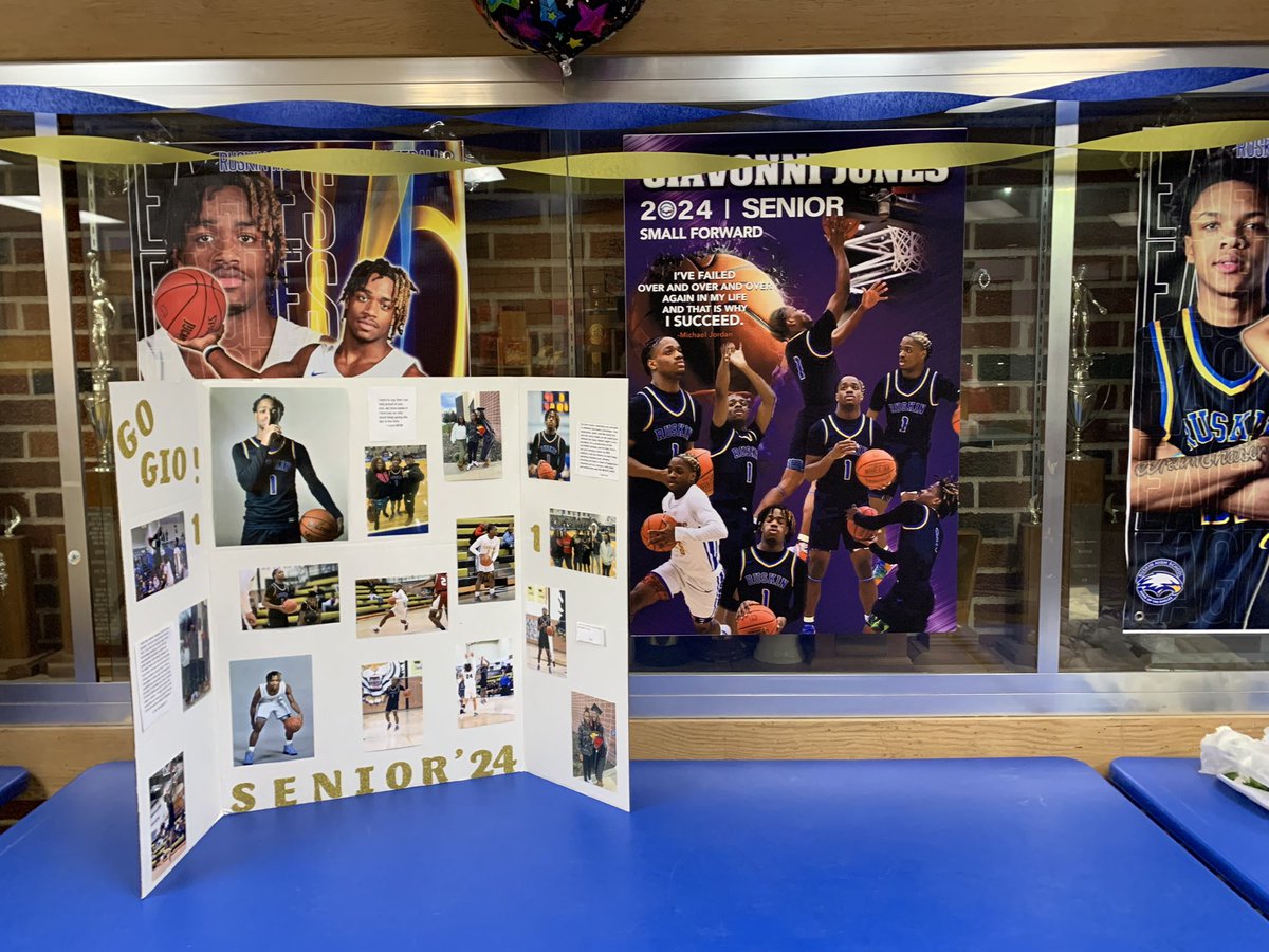 MsbelBetty's tweet photo. Ruskin Senior Night
Let’s Go Eagles
#BetterThanTheNBAanyday https://t.co/1RbrTEw1W7