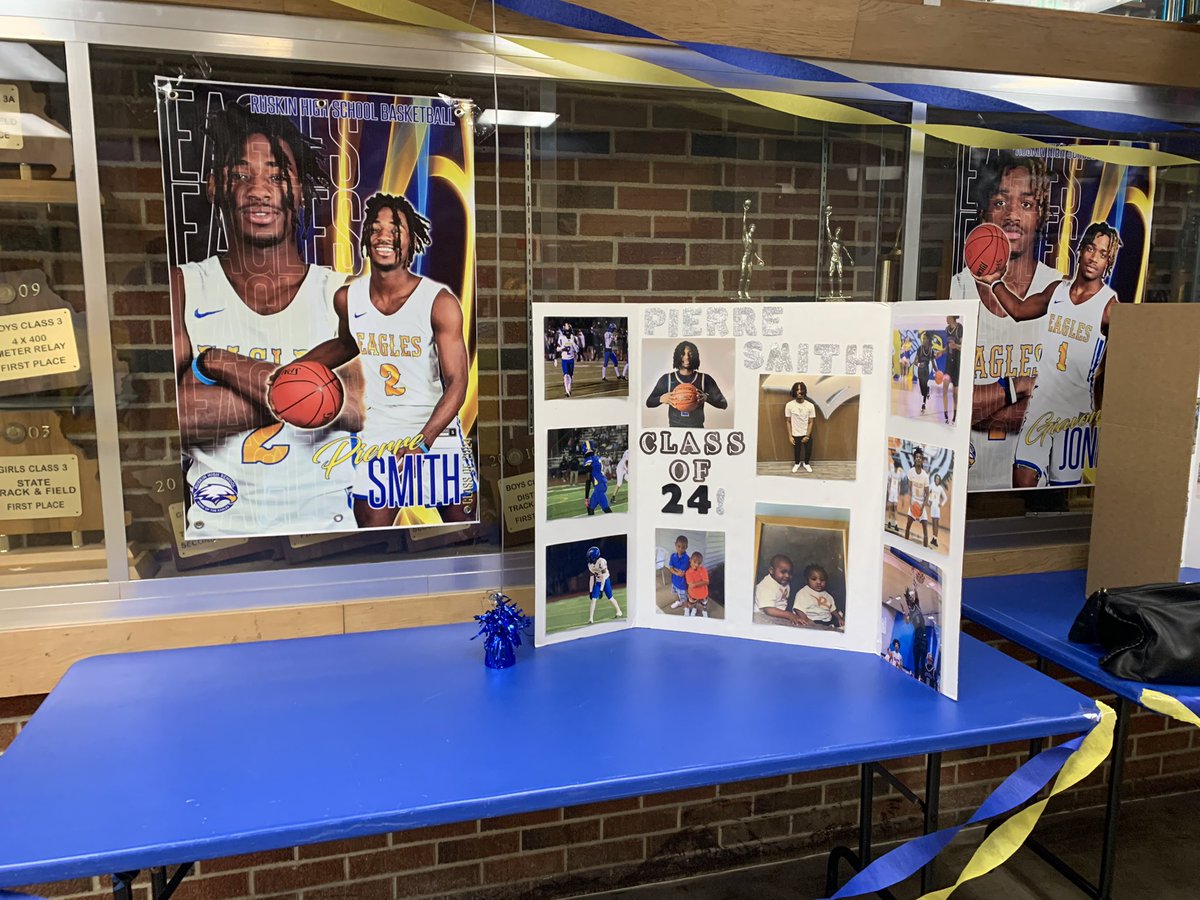 MsbelBetty's tweet photo. Ruskin Senior Night
Let’s Go Eagles
#BetterThanTheNBAanyday https://t.co/1RbrTEw1W7