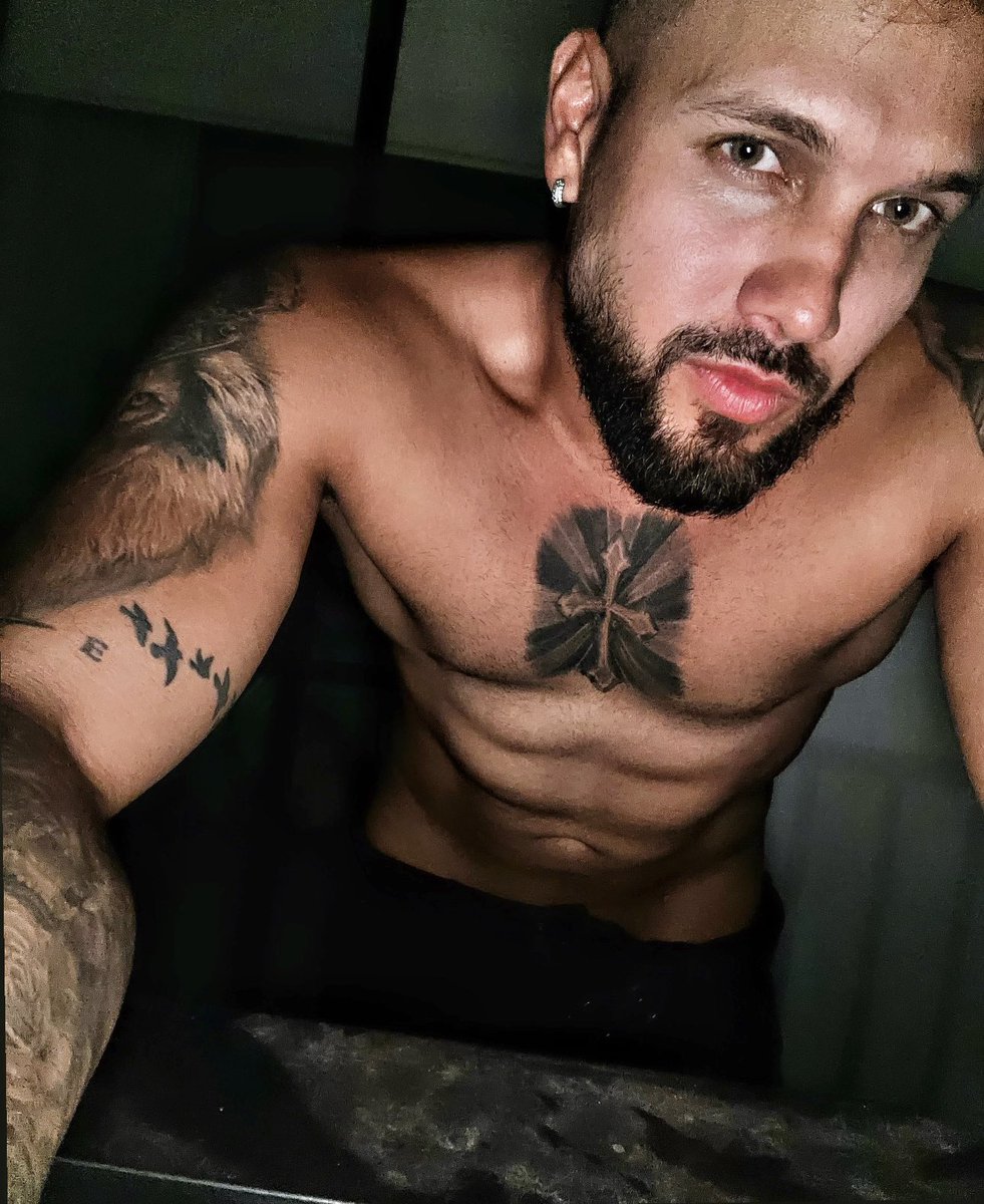alexandergonz7's tweet photo. Sé alguien que cambie las reglas del juego, el mundo ya está lleno de jugadores #deporte #Motivacion #gym #fit https://t.co/plnOiqTIa5