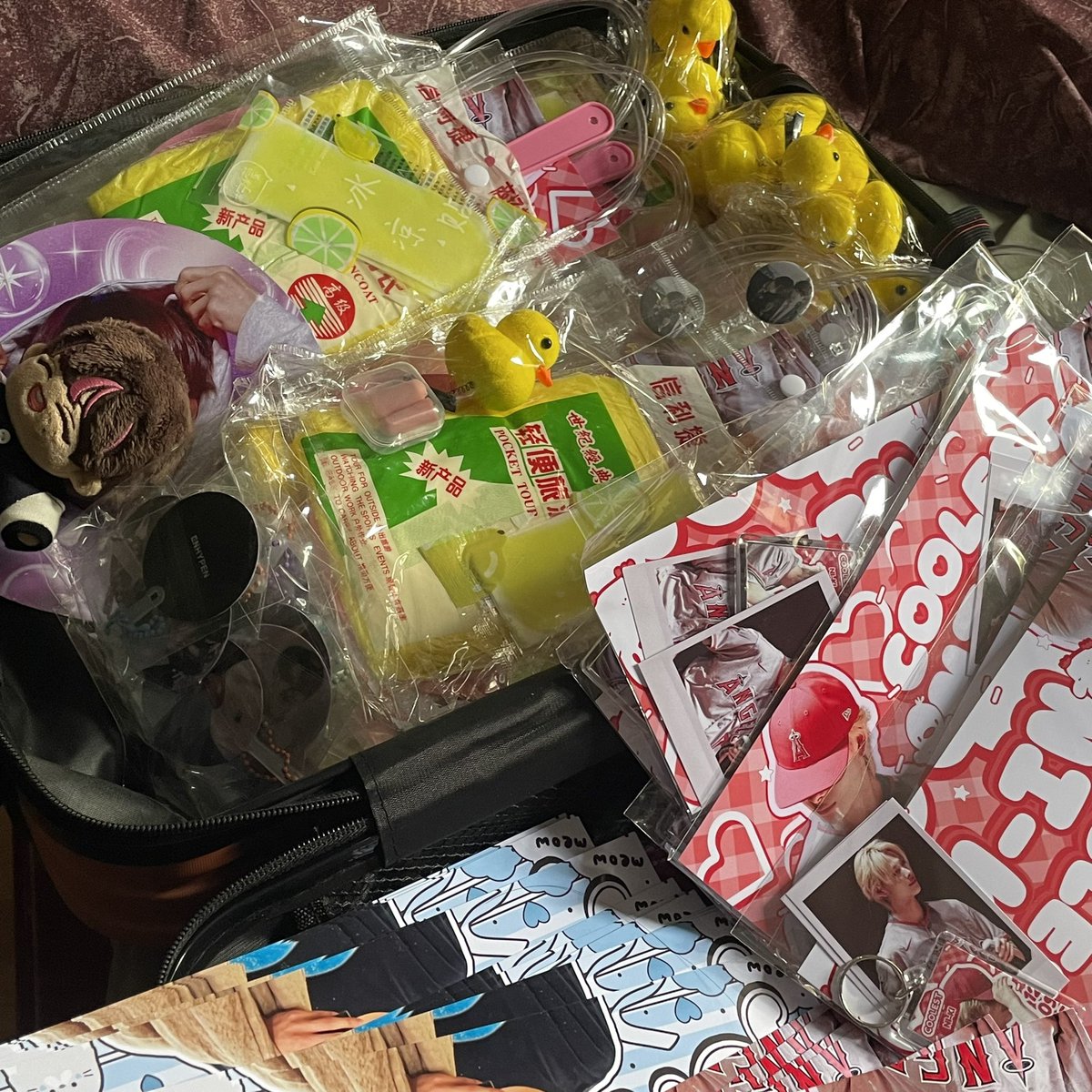 flynnbns's tweet photo. hello i still have a LOT of my freebies:( i dont have time to distribute bcoz of the strapping TT https://t.co/JH4OkgxcJu