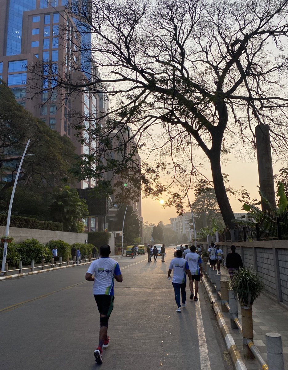 tarequelaskar's tweet photo. Like my fellow forty something Rohan Bopanna, the knees may be gone but the spirit is not. 61 mins for 10K (and given that it was about bringing the body out of cold storage for the season, very pleased with it!)
#XLRunathon https://t.co/ZeMDiivDqu