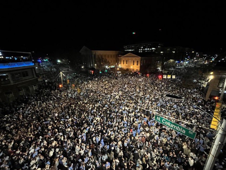 FrJamesMLabosky's tweet photo. Nice thing about living in @UNC Chapel Hill, you can always celebrate the @GoHeels victory over Duke with a few close friends! https://t.co/4MZV1er5v5