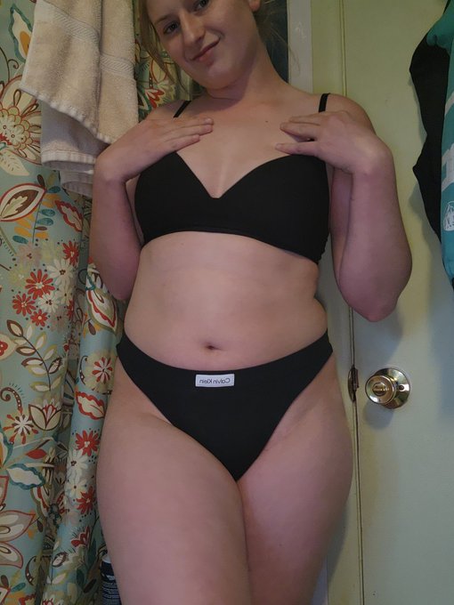 Get 100 pics and 50 vids for $80 tonight only 😈😍🍑 Dont miss out! https://t.co/PTUXTxnWc9