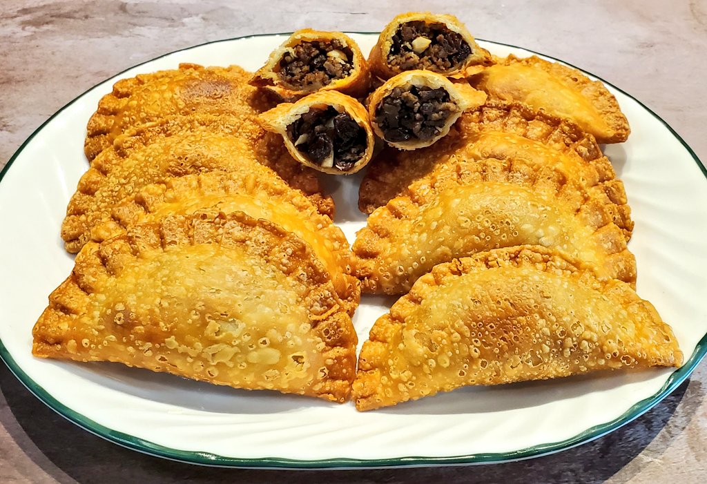 mrhomechef85's tweet image. Who likes empanadas? 👊😋👍
#Foodie #yummy #empanadas #HomeChef