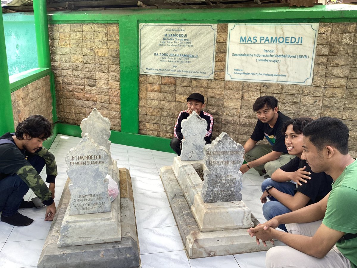 Bonek Campus Unesa tweet media