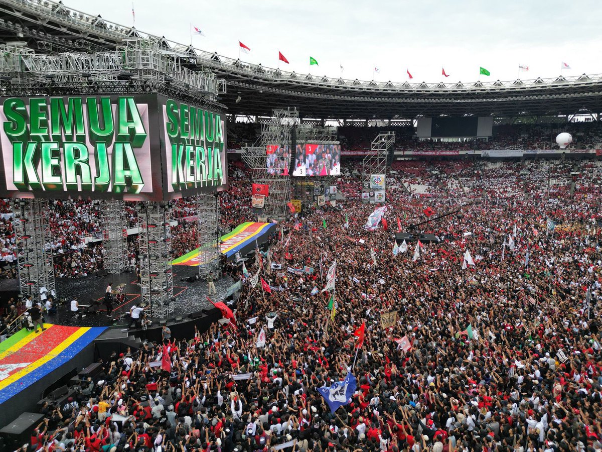 ArsjadRasjid's tweet photo. Vox populi vox dei.

Ketika suara hati rakyat lantang bergema, kekuatannya takkan terkalahkan.

Kemarin di GBK, segala lapisan masyarakat tumpah ruah merayakan pesta demokrasi di Konser Salam Metal: 03 Menang Total. Inilah hajatan rakyat yang sebenar-benarnya. https://t.co/VUJPxBmlX1