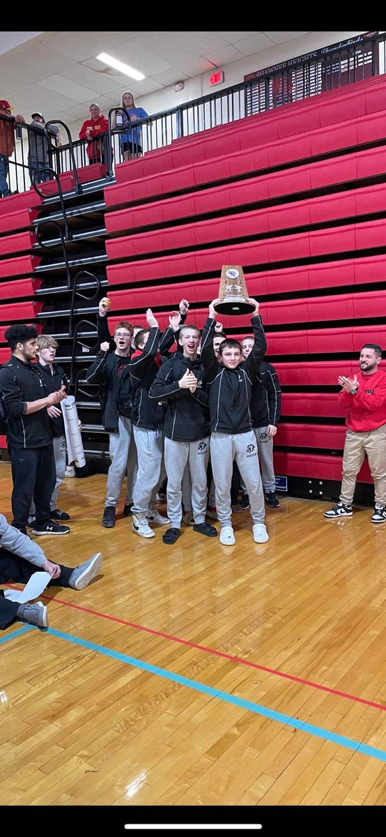 CJHansen1013's tweet photo. @LLions_wrestle took home the UKC championship! Great job, Lions! 

@kwcaonline https://t.co/9Ao1ofoWRe
