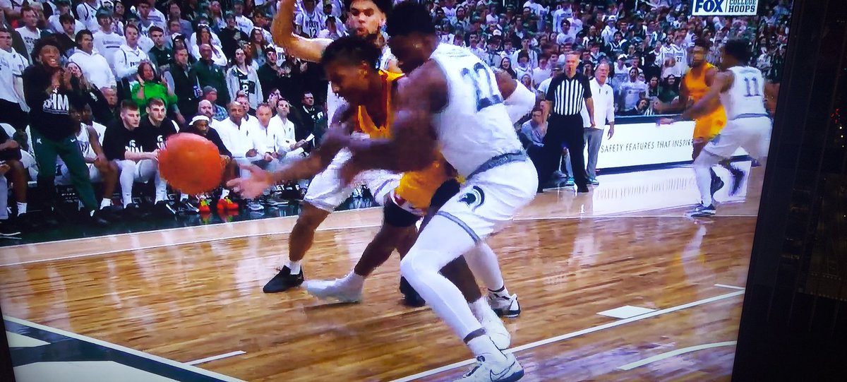 DeckerDesmond's tweet photo. Finally, Sisoko scrapes his hand all the way down the dribbler's arm to his hand and pries the ball free and it bounces harmlessly out of bounds

The Izzo fearing  #BIG10REFS  not only don't call any foul on #MSU, they decide the dribbler knocked the ball out of bounds https://t.co/J7Le3fZU6R