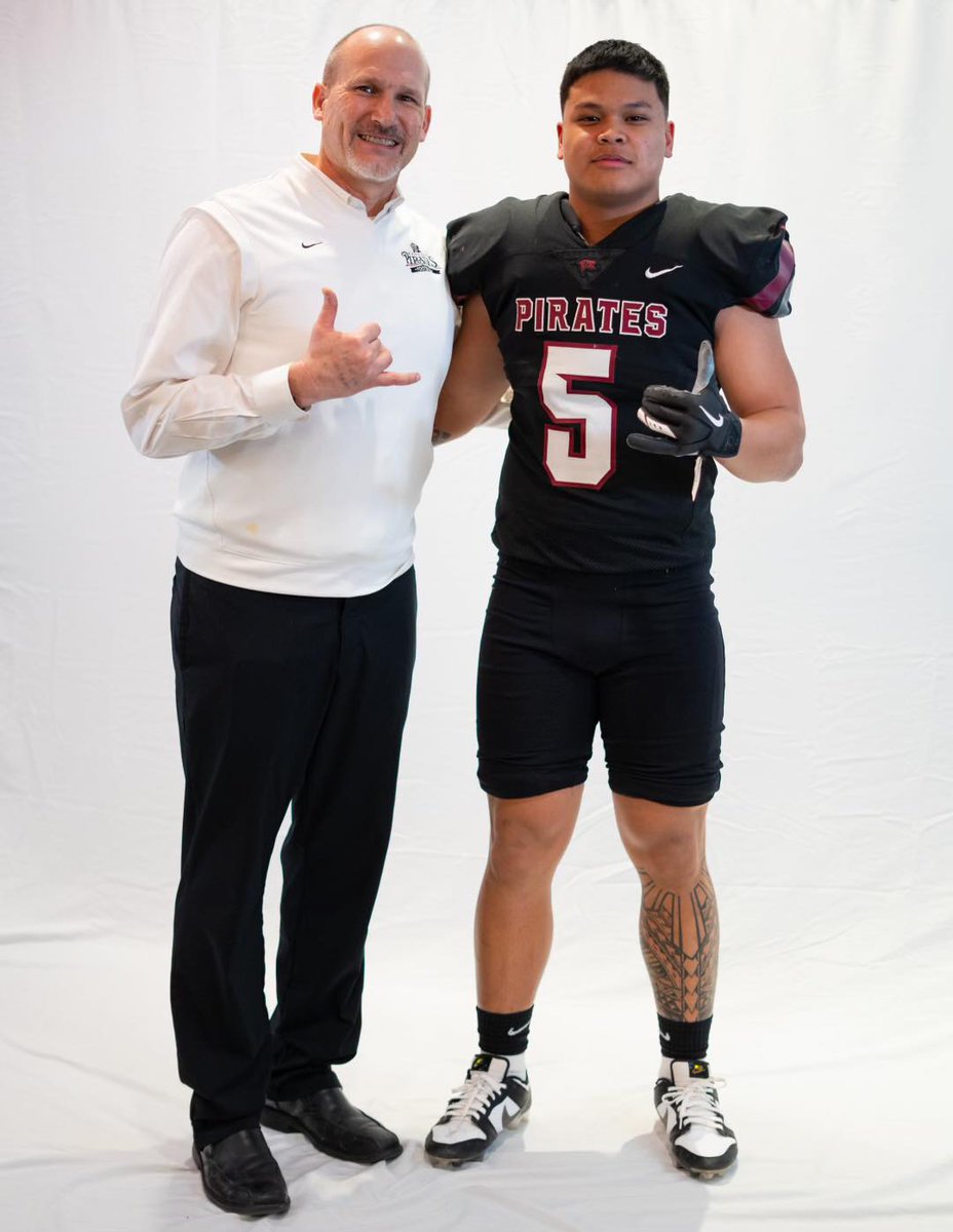 hadleyjr5's tweet photo. Mahalo @WhitworthFB , coaches & players for the awsome OV. Appreciate the love π€ #GoPirates #PolyVibe π @Coach__Shaw @RodSandberg @Hong_808 @iosepa @ColeN9_ @Keeyonkesi @CoxKela @702HSFB @BlairAngulo @PrepRedzoneNV @BrandonHuffman @defendtheridge https://t.co/v1NsVldL23