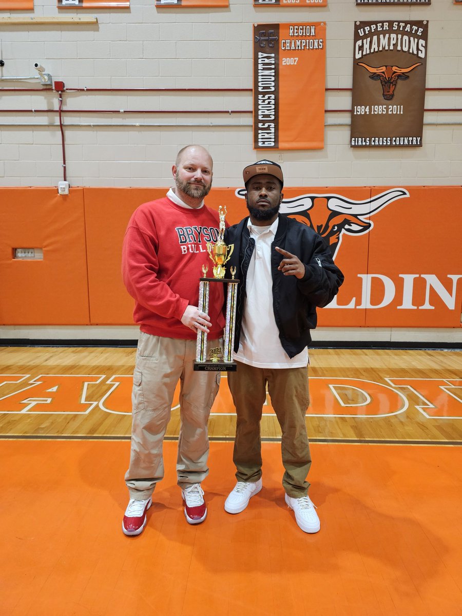 Your 2023 Greenville County Boys Basketball Distric Champions! These boys fought hard until the final whistle and came out on top 45-40, and improved to 16-1 on the season!
#brysonstrong
#bulldognation
#wecomin
#jobcomplete