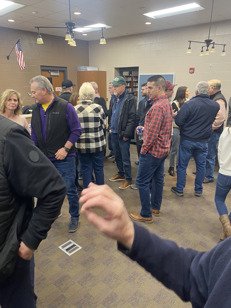 Jerry_Snodgrass's tweet image. Great evening sharing with so many coaches and administrators Holgate HS honoring its 2004 State Champions while also naming the court after longtime coach Paul Wayne. Congrats to a great coach, person, father, husband and friend to so many!