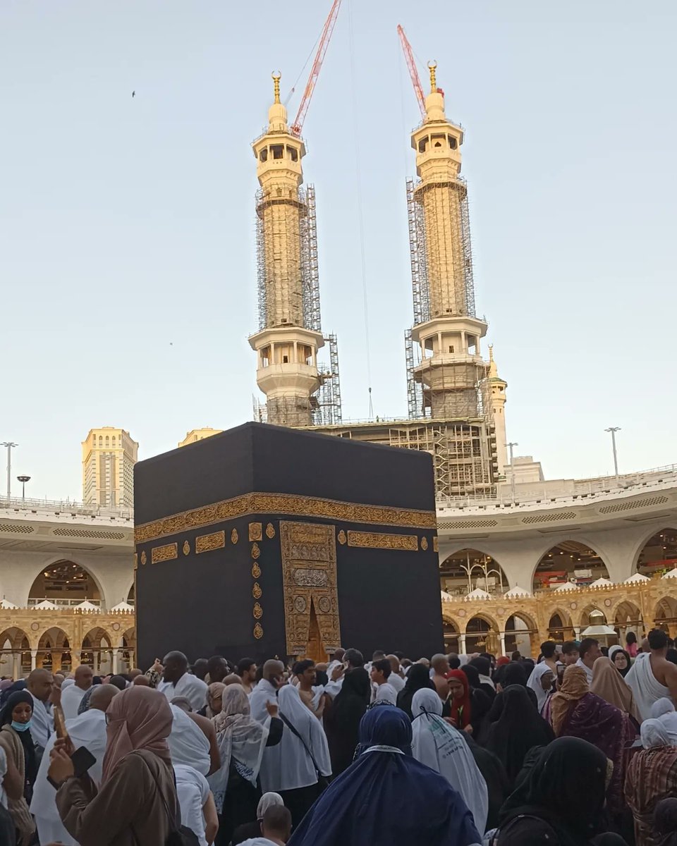 nonam0hammed's tweet photo. وجهت وجهي نحو بابك راجيا والحال لا يخفى وانت عليم وجعلت معتمدي عليك توكلا وبسطت كفي سائلا اتضرعو اجعل لنا من كل ضيق مخرجا والطف بنا يامن اليه المرجع ف الله أكبر من كل ما نخاف من الحياة ونحذر. 🤍 https://t.co/MbjfKvqkFW
