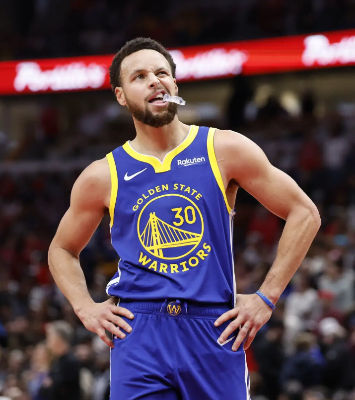 50NuancesDeNBA's tweet photo. Je ne mets que très rarement les perdants, mais...

STEPHEN CURRY CE SOIR :

60 POINTS À 58%
10/23 DE LOIN 🎯
LA LOSE À ATLANTA ❌
IL A TOUT TENTÉ, TOUT 😔

PAR PITIÉ, DONNEZ À CET HOMME UNE ÉQUIPE À LA HAUTEUR DE SON TALENT ! https://t.co/uv7dfGHGE9
