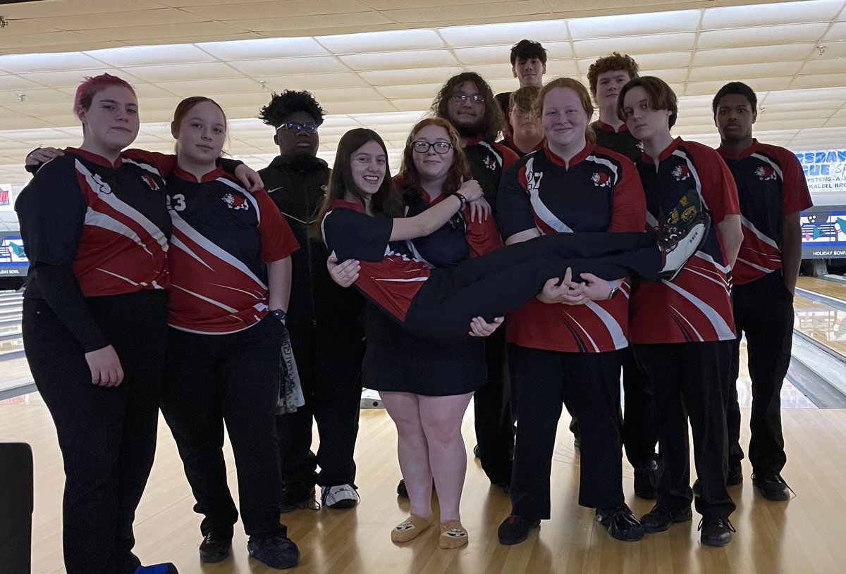 heaton_km's tweet photo. So proud of this group today! We didn’t come in first…. But fought hard all day. Out of 15 Baker games our girls finished in 6th place and our boys finished in 5th place!!! The boys made the cut!!! Bowled three more games against Canfield and fell short of advancing! Great job❤️ https://t.co/YNixwGr3EN