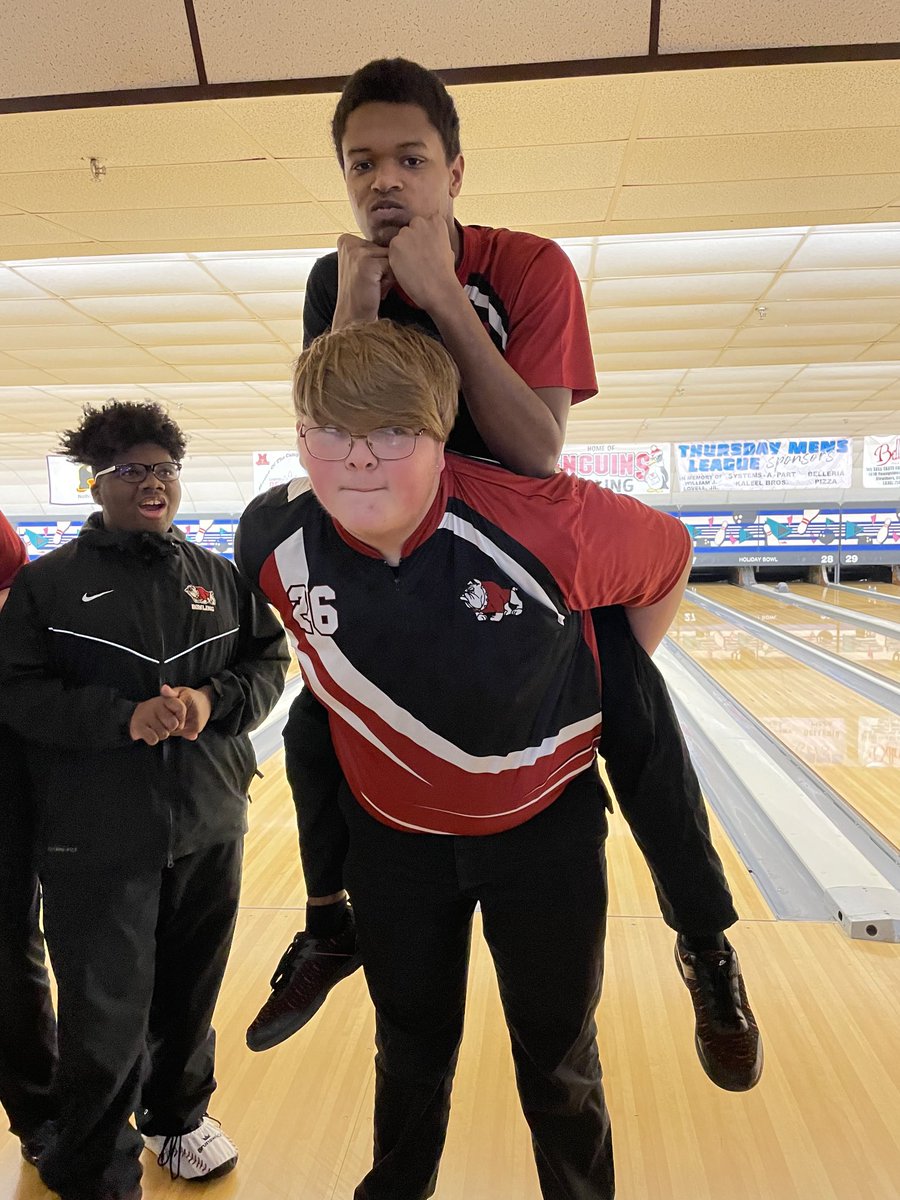 heaton_km's tweet photo. So proud of this group today! We didn’t come in first…. But fought hard all day. Out of 15 Baker games our girls finished in 6th place and our boys finished in 5th place!!! The boys made the cut!!! Bowled three more games against Canfield and fell short of advancing! Great job❤️ https://t.co/YNixwGr3EN