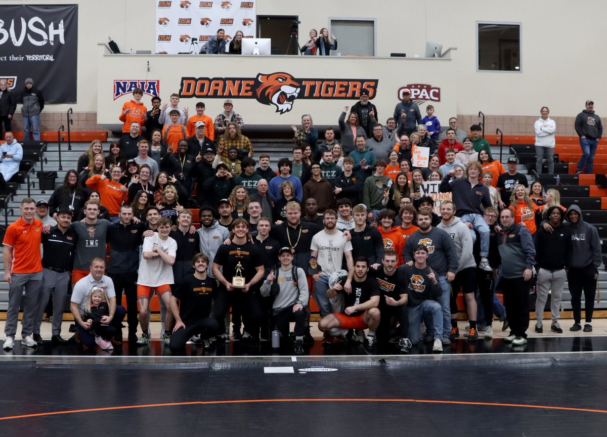 The 2024 GPAC Champs and the fans! #ChampionshipTradition #DoaneWR