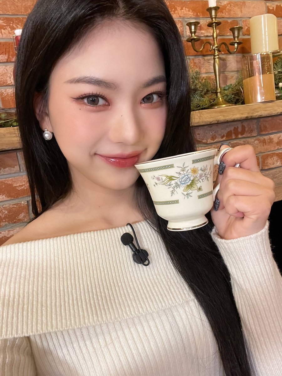 📸 ❥･•💖

스테이씨-그널💘 시즌3 Ep.2
정답 셀카 공개 🙌🏻

#STAYC #스테이씨