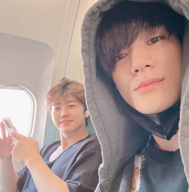 sebirunada's tweet image. ; Double date edisi liburan
From Rewrite The Stars universe

a #bluesy ft. #whitory few tweets au
©Sebirunada, 2024.