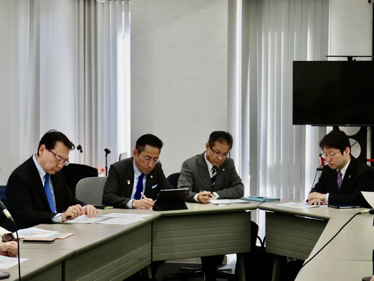 公明党大阪府本部は、大阪・関西万博2025の予算の検証を行うための委員会を立ち上げ、昨日、初会合を開きました。

万博の準備状況、国で設置された予算執行監視委員会の状況を博覧会推進室長からヒアリングを行いました。