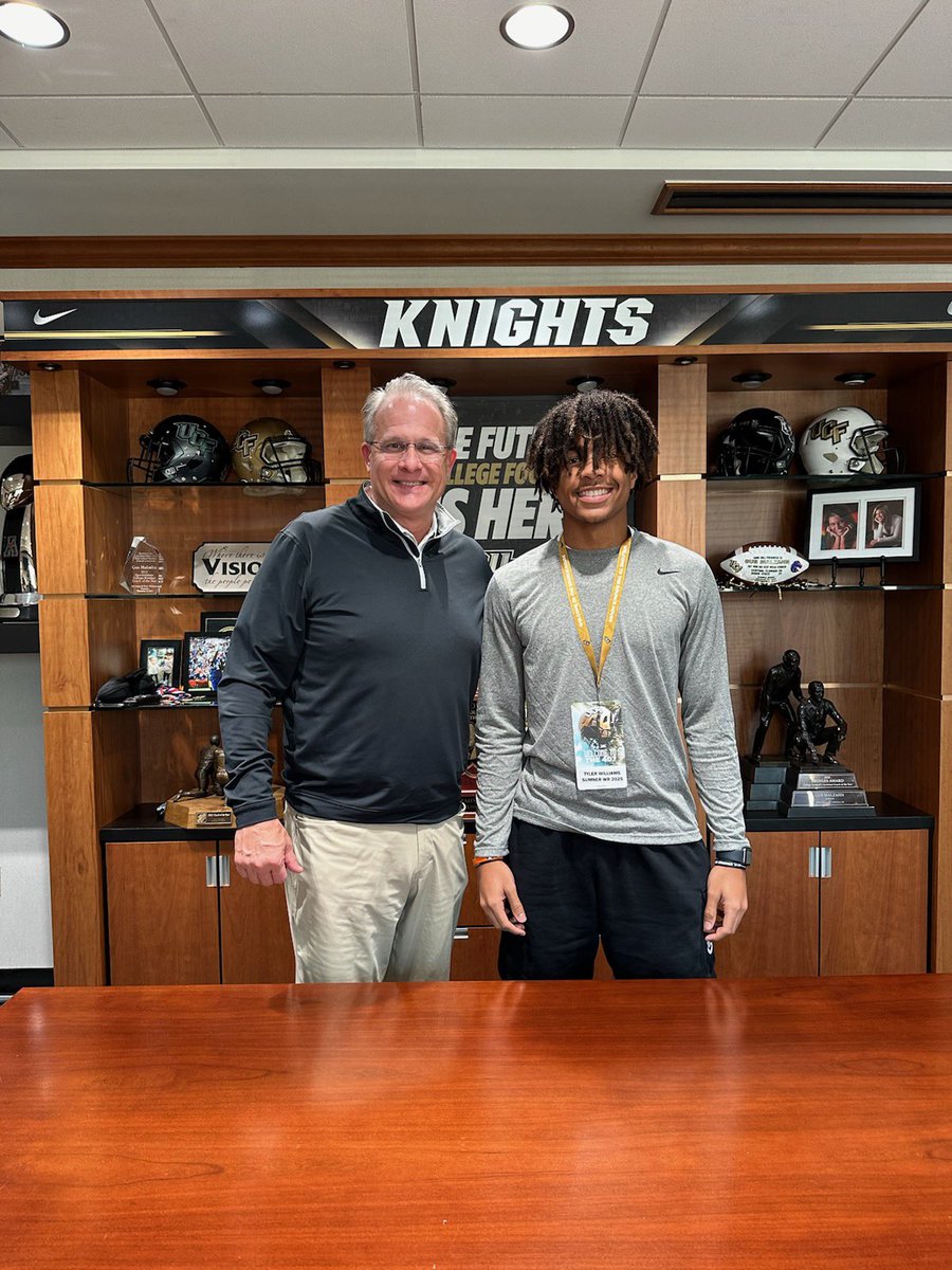 TJgokrazzy's tweet image. Had an amazing time at UCF today can’t wait to be back!!! #ChargeOn @CoachGusMalzahn @CoachT_HarrisJR @CraigMyers4L @UCF_Football