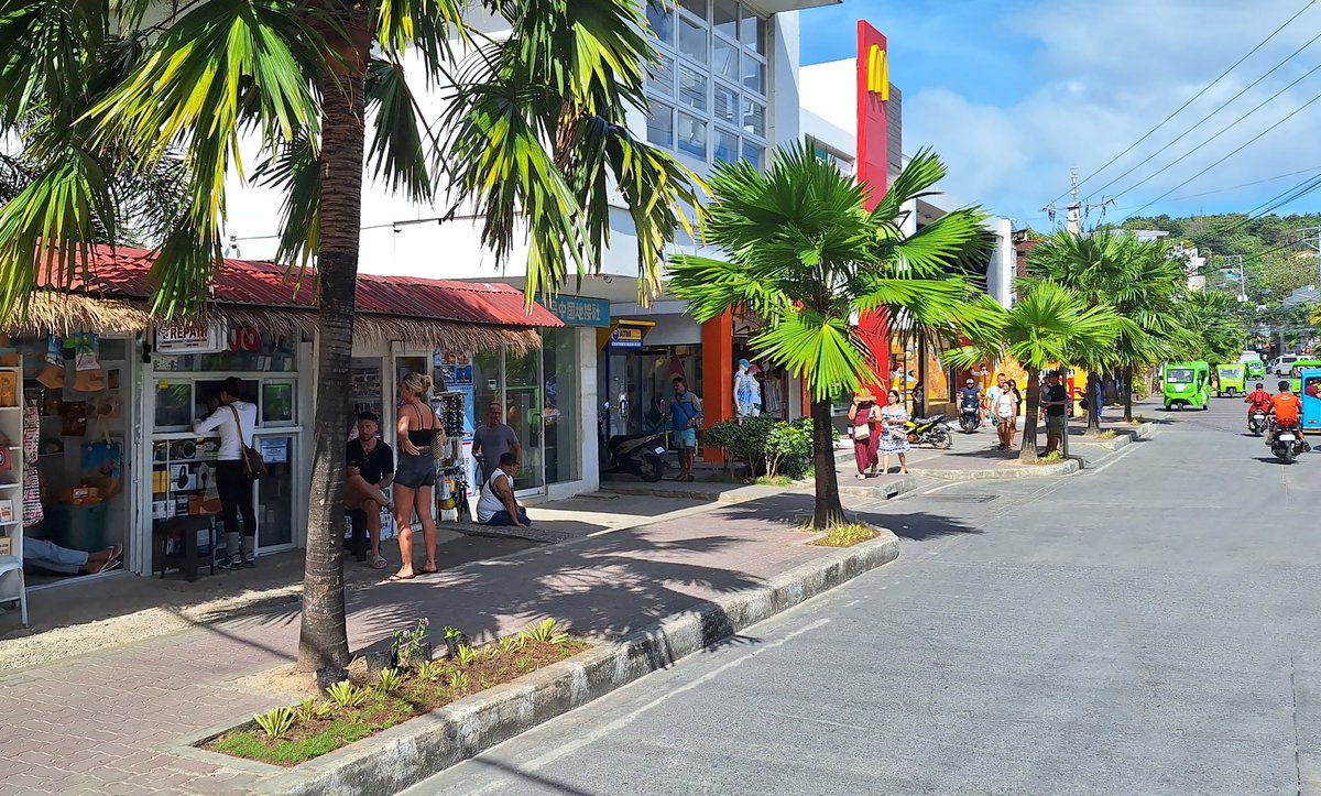 pinoyurbanist's tweet image. I was in Boracay last week and checked up on streetscapes we designed for the island. Pedestrians have a better time now and e-trikes have made streets quieter and smog free. Unfortunately destinations in the country have not learned the lessons of Boracay.  #PGAACreativeDesign