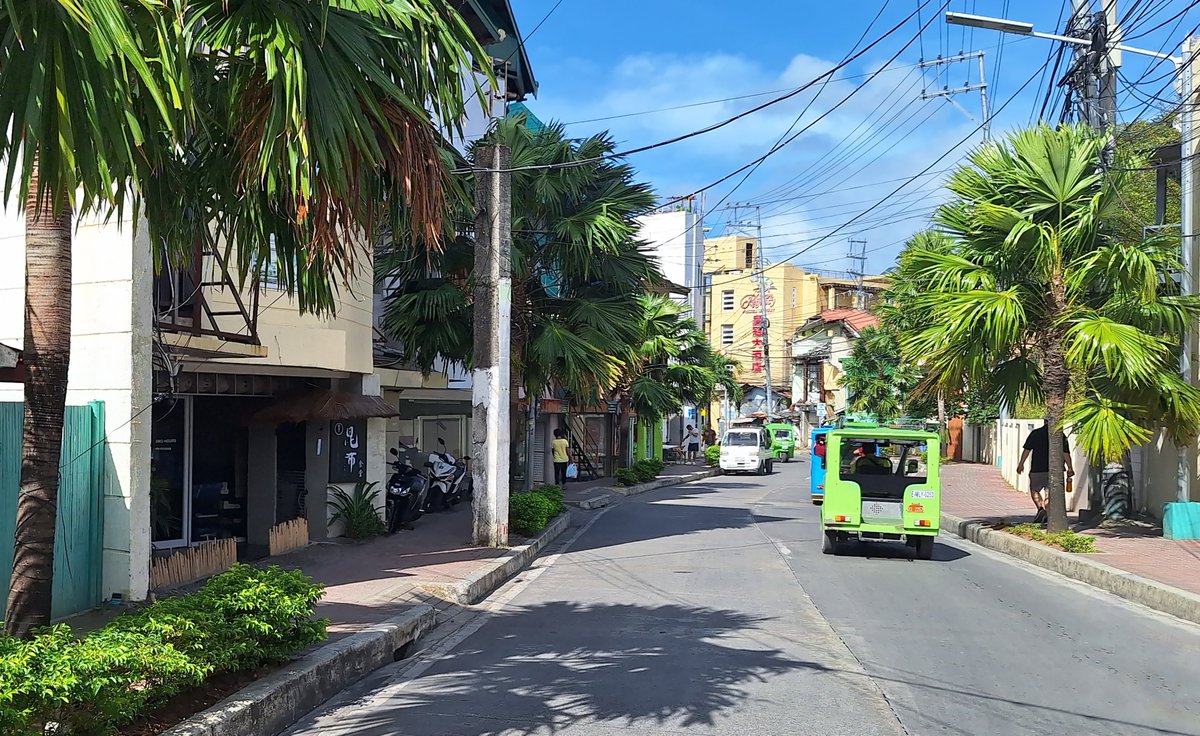 pinoyurbanist's tweet image. I was in Boracay last week and checked up on streetscapes we designed for the island. Pedestrians have a better time now and e-trikes have made streets quieter and smog free. Unfortunately destinations in the country have not learned the lessons of Boracay.  #PGAACreativeDesign