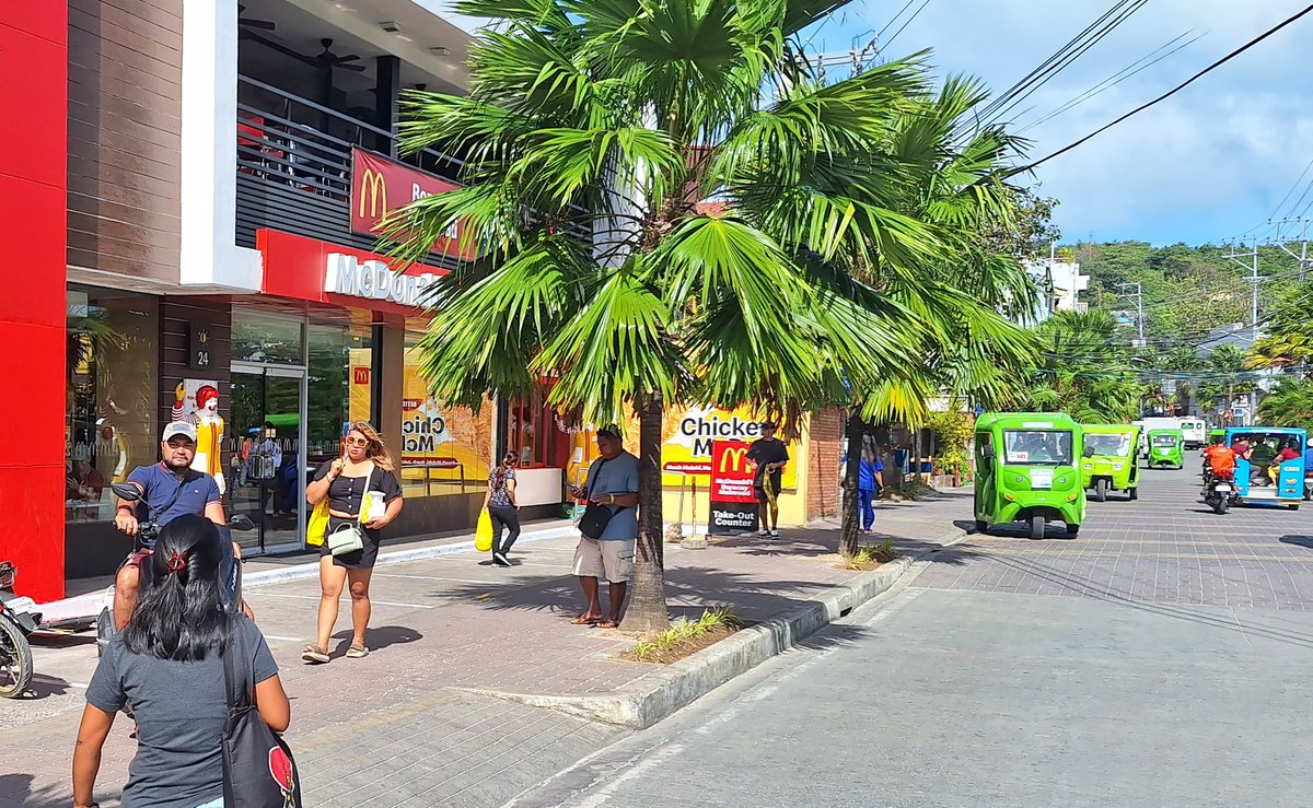pinoyurbanist's tweet image. I was in Boracay last week and checked up on streetscapes we designed for the island. Pedestrians have a better time now and e-trikes have made streets quieter and smog free. Unfortunately destinations in the country have not learned the lessons of Boracay.  #PGAACreativeDesign
