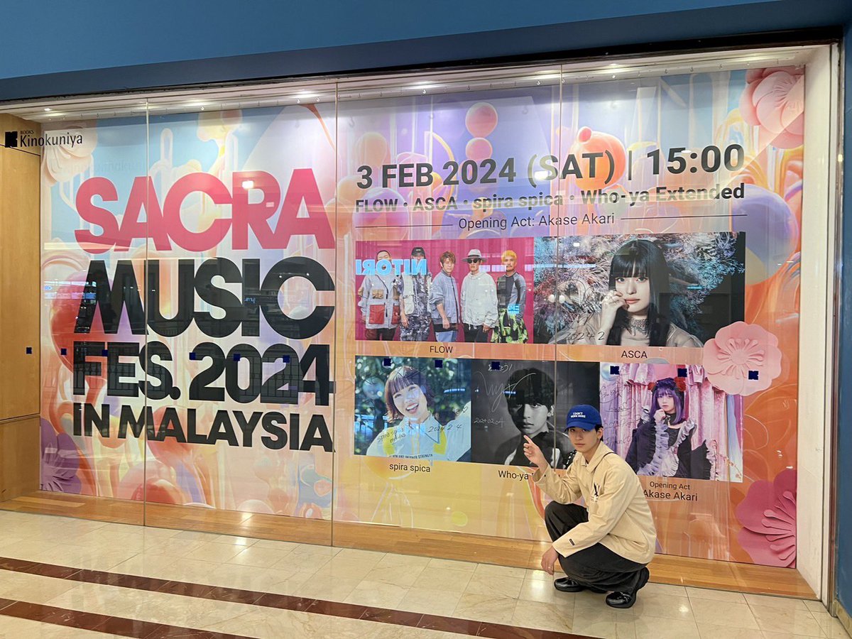 sacramusic_jp's tweet photo. The next day of #SACRAFES…
We visited Kinokuniya Bookstore Kuala Lumpur!

Atists signed on the huge poster on the window display✒️

Please visit and check it out🌸 https://t.co/imRFu9Eef5