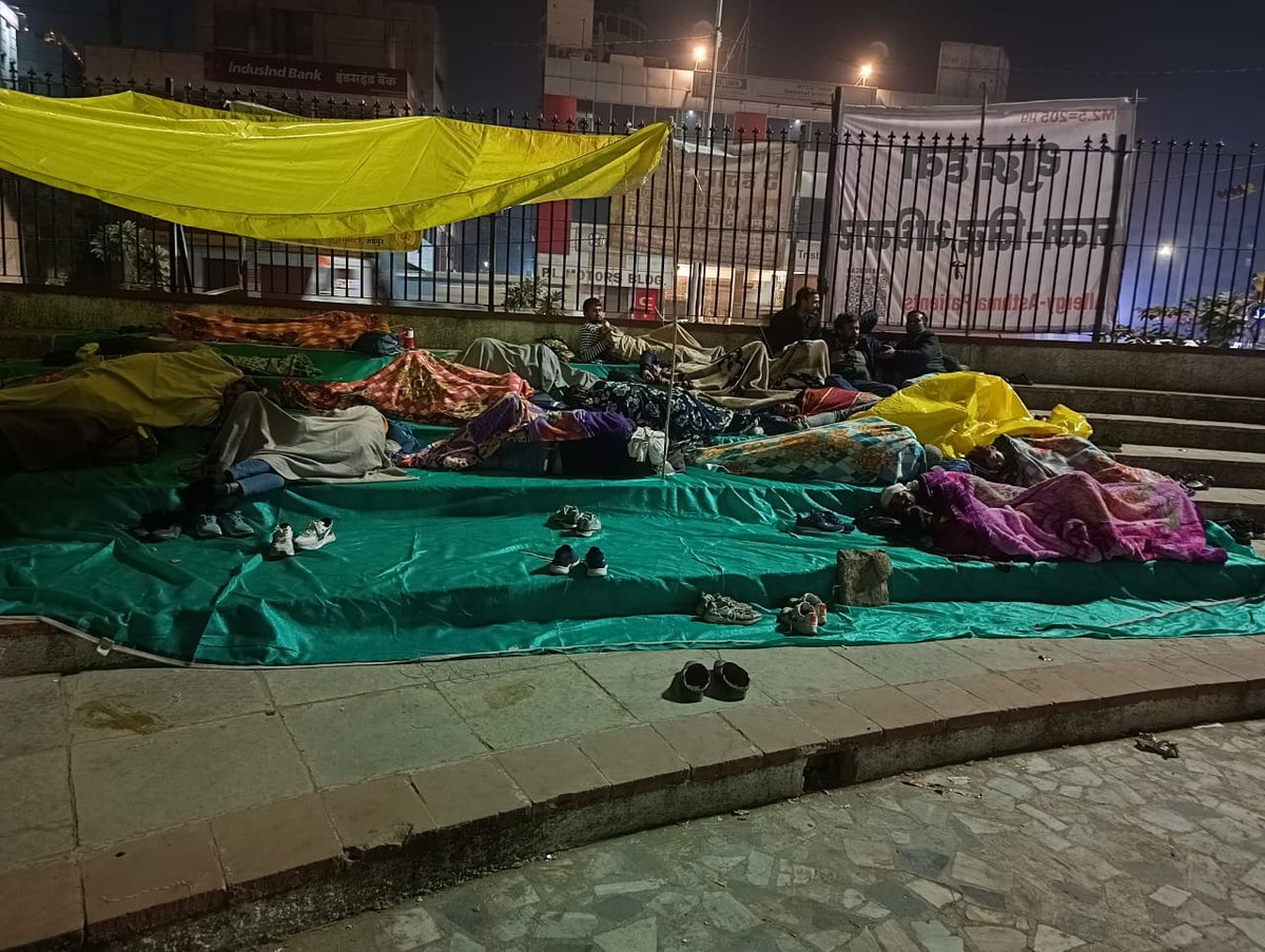MukeshBangra12's tweet photo. CHA नर्सेज एक बार फिर जयपुर में नौकरी ki मांग को लेकर कर रहे आंदोलन सभी साथी लिखते रहो और जयपुर पहुंचे।
CHA नर्सेज साथियों ने आज शहिद स्मार्क जयपुर में श्री राम जी की आरती कर @BhajanlalBjp जी माननीय मुख्यमंत्री से की नोकरी की मांग ।
#Jaipur_CHA_आन्दोलन

@8PMnoCM @aajtak https://t.co/yaEtOmFtqU