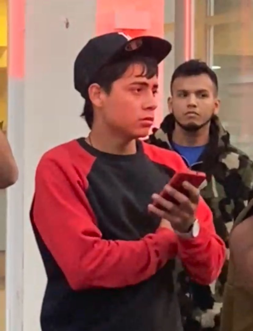 house_lobo's tweet image. Acá uno de los venezolanos pillados quemando el cerro  #Valparaiso