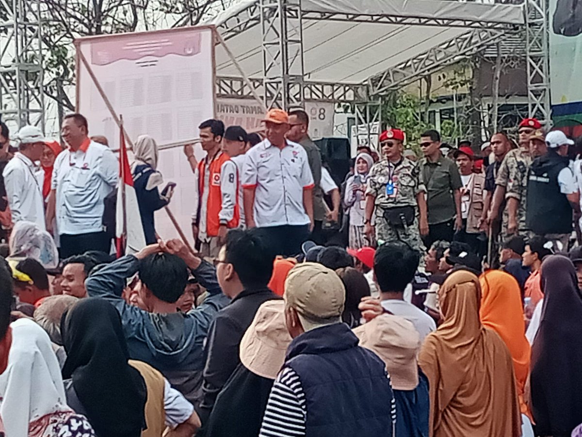 Haji Jalal Abdul Nasir Hadiri Kampanye Terbuka Capres 01 Anies Baswedan di Purwakarta dlvr.it/T2H2KN