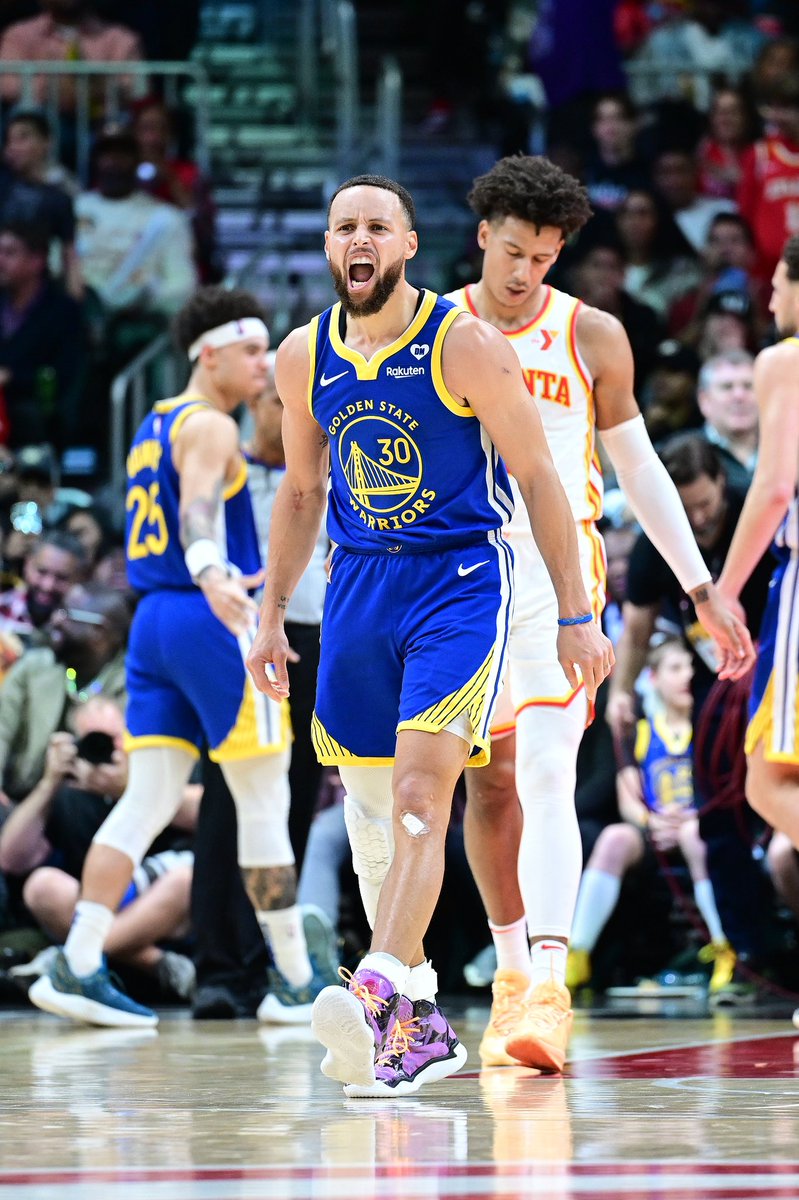STEPH CURRY 60 BALL 🚨

60 PTS
22/38 FG
10/23 3PT
6 REB
4 AST