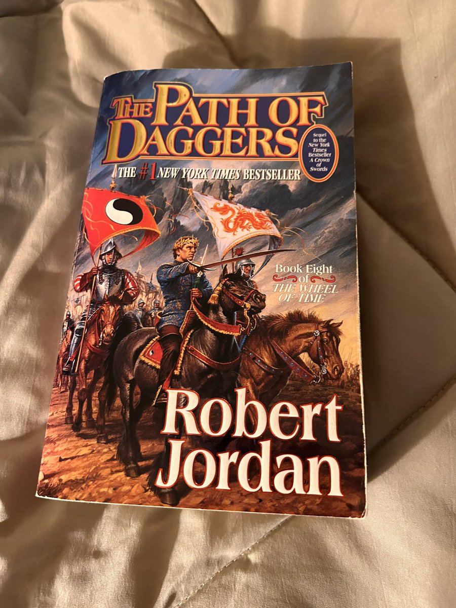 hathor46's tweet photo. #TwitterofTime #FirstTimeReader #WheelofTime #ThePathOfDaggers Hello gorgeous cover 😍 https://t.co/41tKNX9BZG