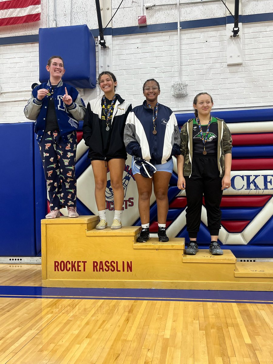 Division 2 section 2 2024 100lb champ Edyn Hartman qualified for state today as well as 185lb freshman Braya Andrews who placed third! These girls put in the work this season and it payed off. Congratulations!!