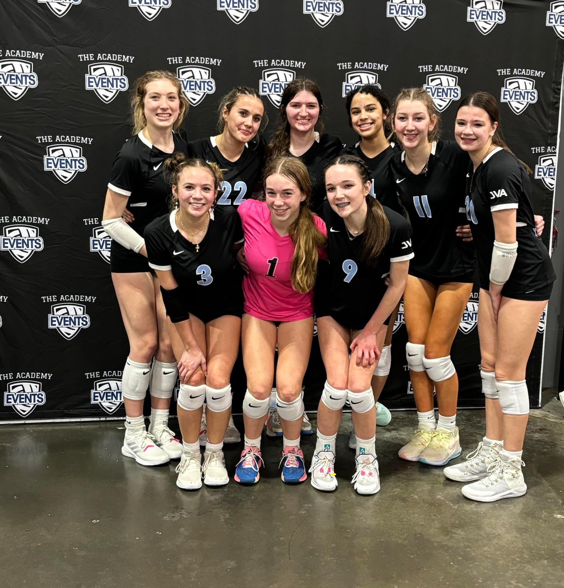 Check out all those smiles after going 3-0 today at the Central Zone 🏐🖤