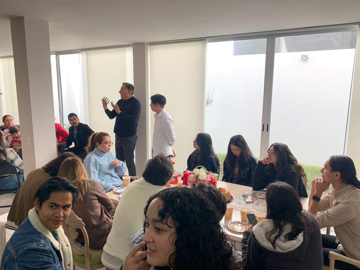 FerMoralesMtz's tweet image. Hoy tuve la oportunidad de reunirme con  jóvenes y vecinos de Ocoyucan con quiénes platique sobre diversos temas pero principalmente sobre Lo Nuevo que está por llegar a Puebla. #LoNuevoApenasComienza 👊🏼🍊