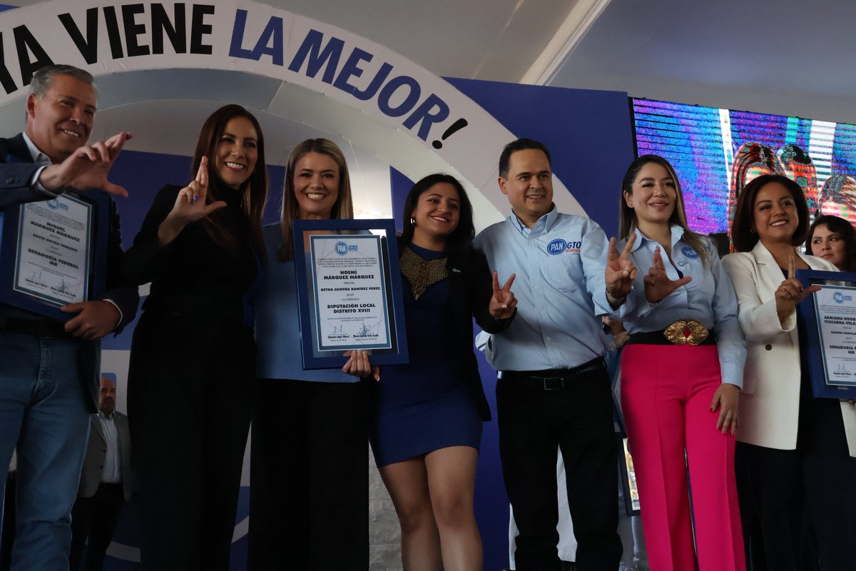 Noemi_MarquezM's tweet photo. Contenta, agradecida y comprometida contigo, con mi partido, mi distrito, mi estado y mi hermoso México. Prepárate para iluminar todo de azul. Unidos somos más fuertes.🇲🇽 💙

#DistritoXVIII (18) https://t.co/kmc9V3UXek