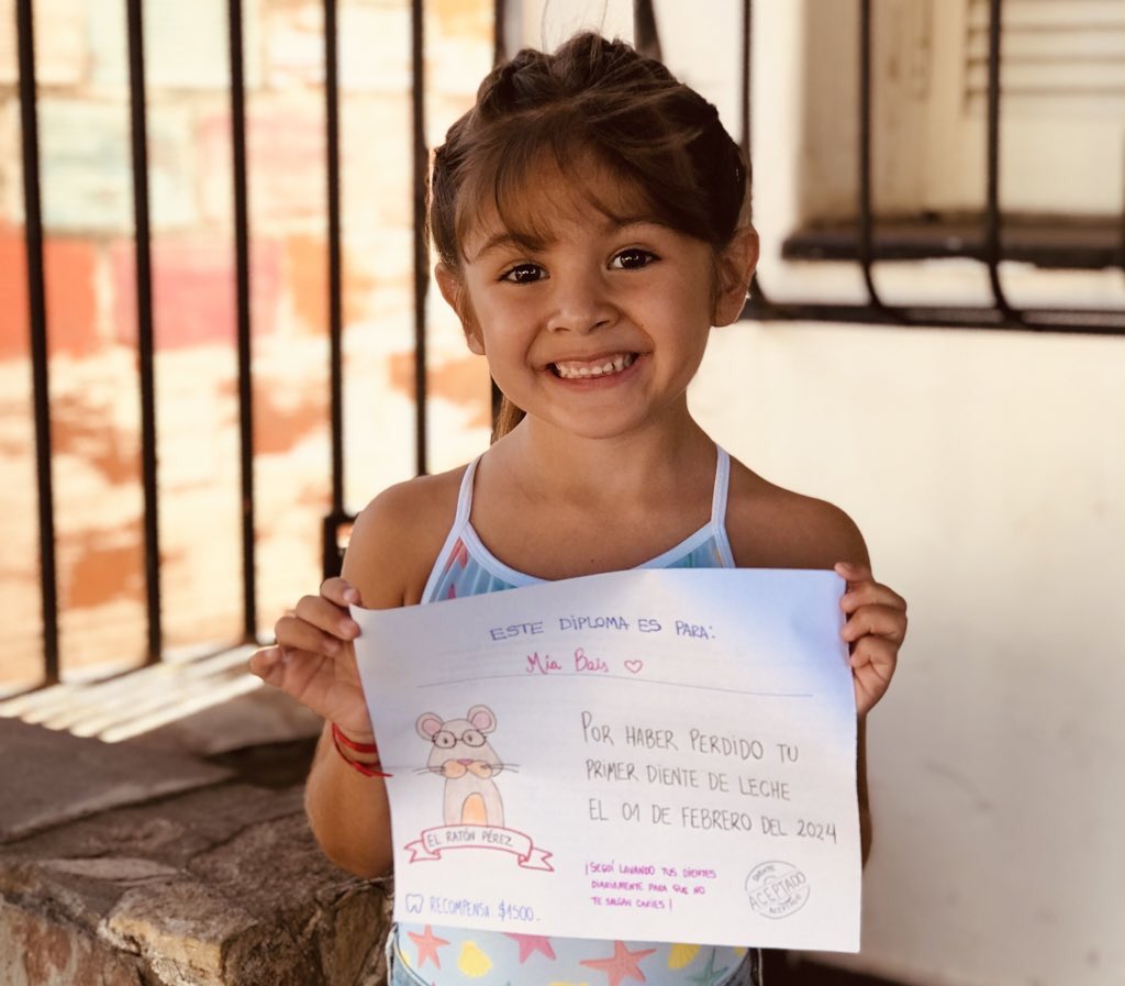 <a href="/SofiVeronn/">Sofía</a> De repente nos hicimos virales 😂 aguanten las familias ensambladas, las relaciones sanas y los niños felicessss ❤️ (adjunto foto de mimi toda contenta con su diploma)