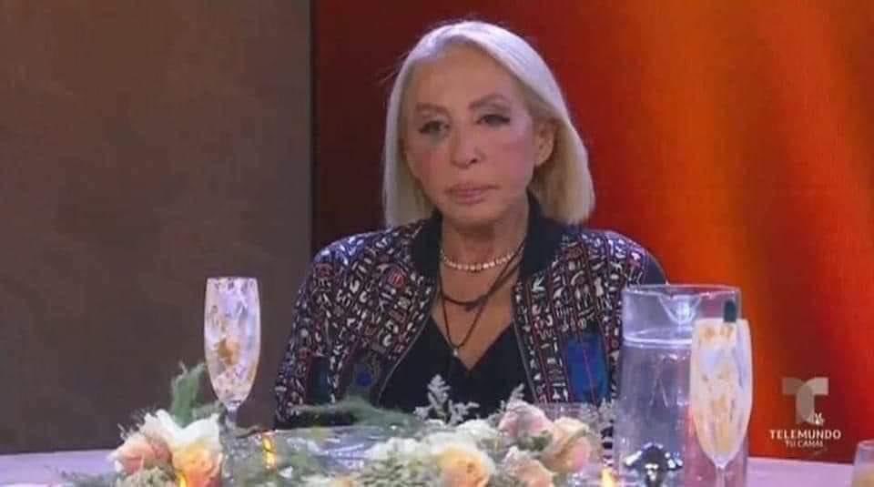 altaaamirano's tweet photo. Cuando tengo que comer con gente real y no con un vídeo de Youtube: https://t.co/Z5Kor1wIaV