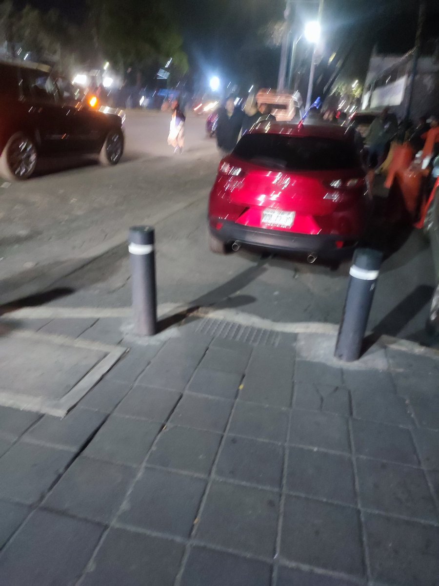 #transitogcdmx <a href="/OVIALCDMX/">OVIAL_SSCCDMX</a> 
Pido de su apoyo para infraccionar vehículos q están obstruyendo paso peatonal esto pasando el estadio azteca sobre Tlalpan al sur abajo del puente dirección a huipulco <a href="/CDMX_PC_Coy/">Participación Ciudadana Coyoacán</a> <a href="/PabloVazC/">Pablo Vázquez Camacho</a> 
<a href="/UCS_GCDMX/">Unidad de Contacto del Secretario SSC CDMX</a>