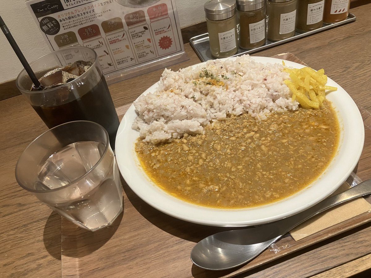 sanoari's tweet photo. #TimeIsCurry で、スパイスカレー、16穀米大盛りを。
サラサラなカレーで美味しかった😋
まだ、#DKdining のポイントが残ってるから、ここで消化かな😊
次回は漬物無しでって言わなきゃ! https://t.co/F0qWijzjWb